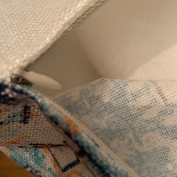 Two lightweight burlap matching pillowcases. - Picture 3 of 4